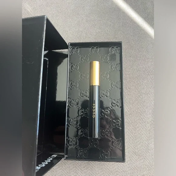 Gucci Le Magnétisme Volumizing Mascara - Picture 5 of 9